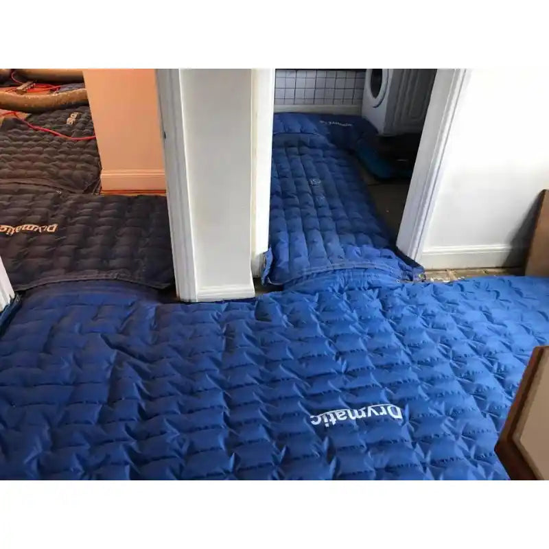 DBK_Drymatic - FGPH155 LARGE FLOOR MAT KIT showing floors being dried