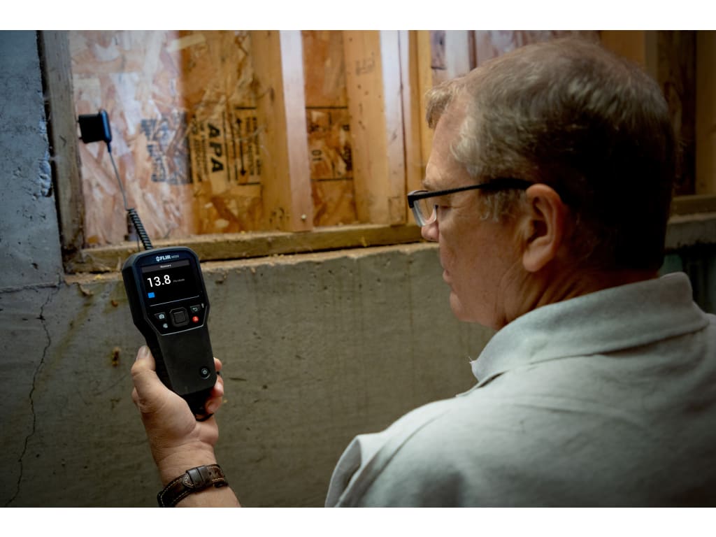 external pin probe being used on FLIR - MR265 - Moisture Meter and Thermal Imager with MSX®